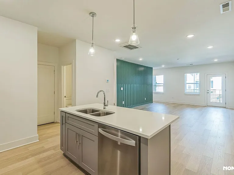 550 Markham St #10 — Photo 9