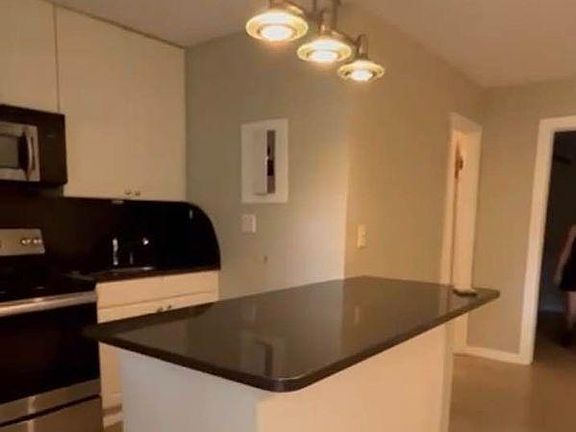 3rd image of 733 SW 13th Ave APT 2