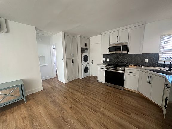 2nd image of 4165 Illinois St