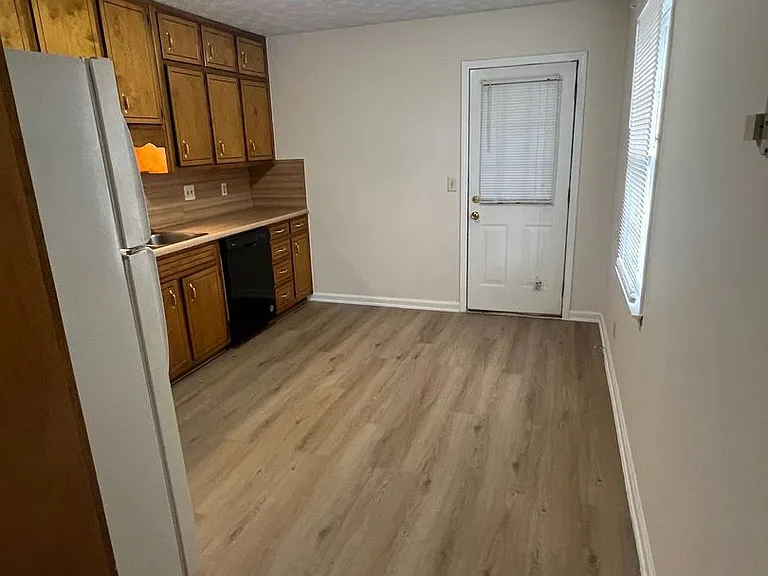 80-82 Curtis Rd — Photo 4