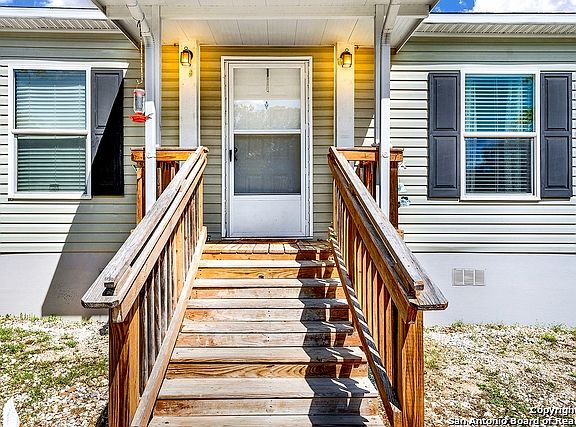 3rd image of 331 Hickory Hill Dr