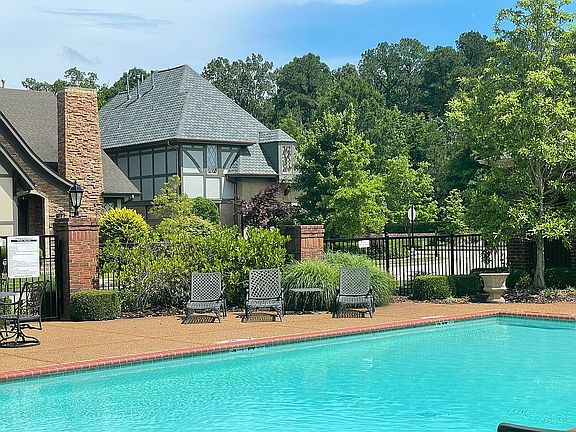 5th image of 2096 Carisbrooke Dr