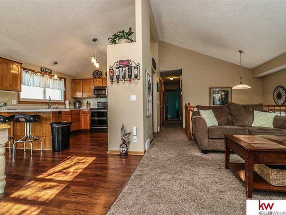 3rd image of 15126 Rock Creek Dr