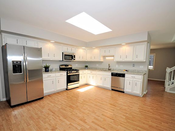 5th image of 361 Campbell Ave