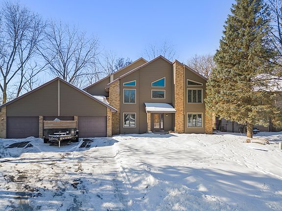 3rd image of 12516 Pinehurst Dr