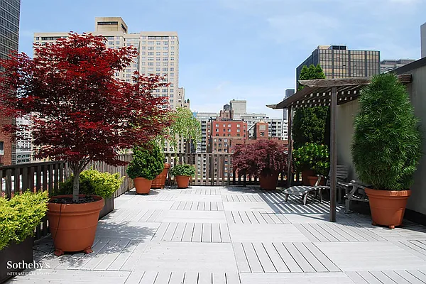 Sold by Sotheby's International Realty | media 8