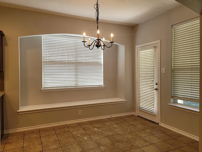 806 Bens Dr — Photo 7