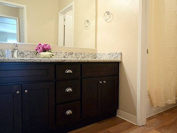 5th image of 860 Quince Ave #2B-1Ba-876Sqft