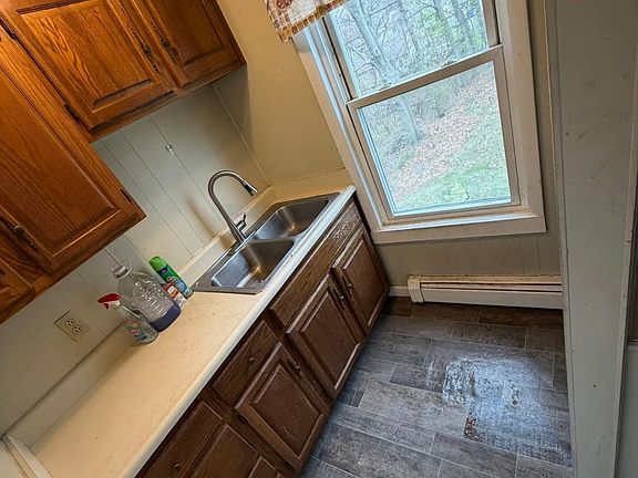 3rd image of 8 Thomas Ave Floor 2