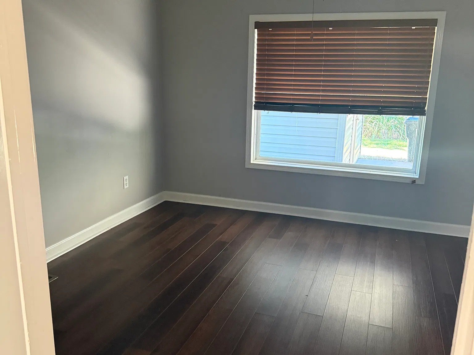 3 bed, 1.5 bath, 1100 sqft, $1,100 — Photo 3