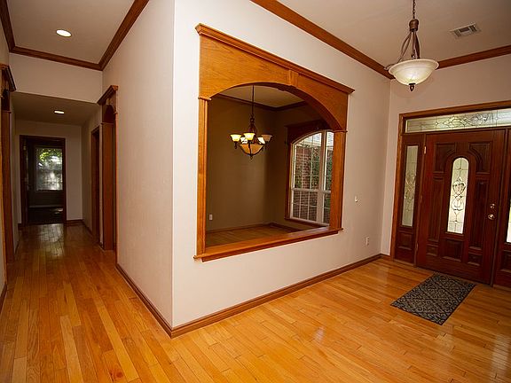 4th image of 4903 S Forest Hills Dr