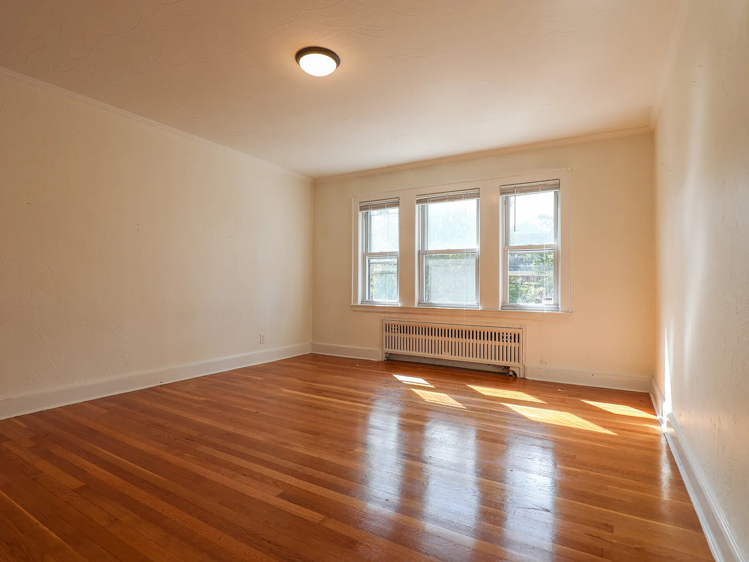 3 bed, 1200 sqft, $2,800 — Photo 4