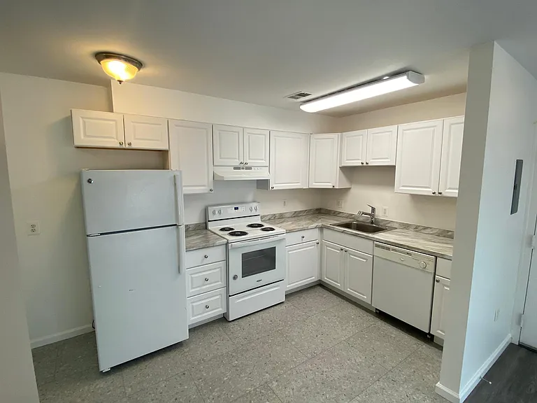 900 M St NW #302 — Photo 3
