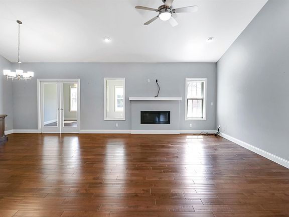 5th image of 2420 W Chandler Ct