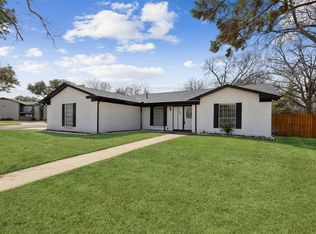 2900 Duff Dr, Arlington, TX 76013