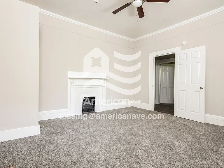 676021_011_wm_-_family_room_12886984.jpg