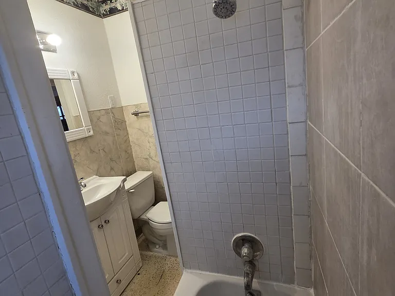 2400 S Henry St — Photo 10