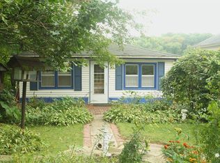 812 Woodland Ter, Valparaiso, IN 46383