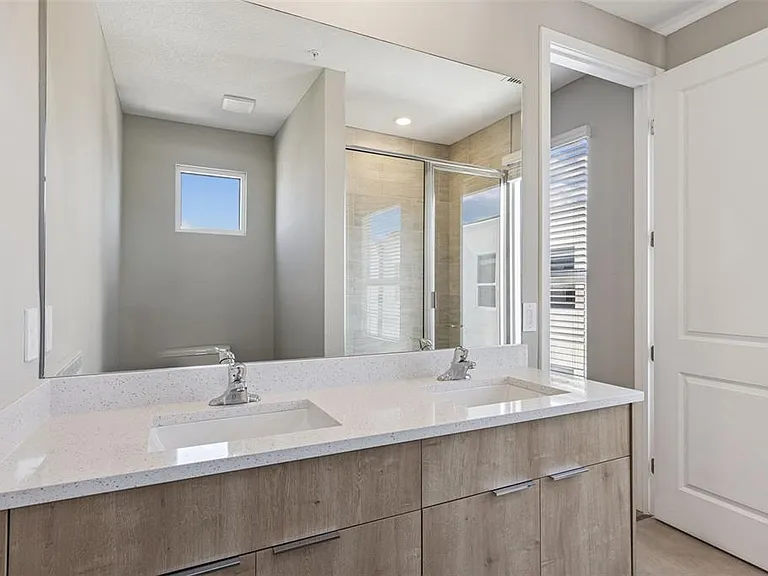 544 N Bumby Ave #5 — Photo 11