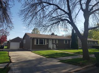 1607 E 4th Ave, Mitchell, SD 57301