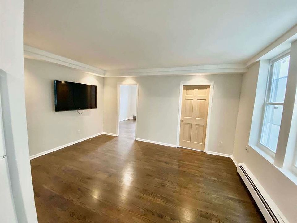 1st image of 3053 47th St APT 2