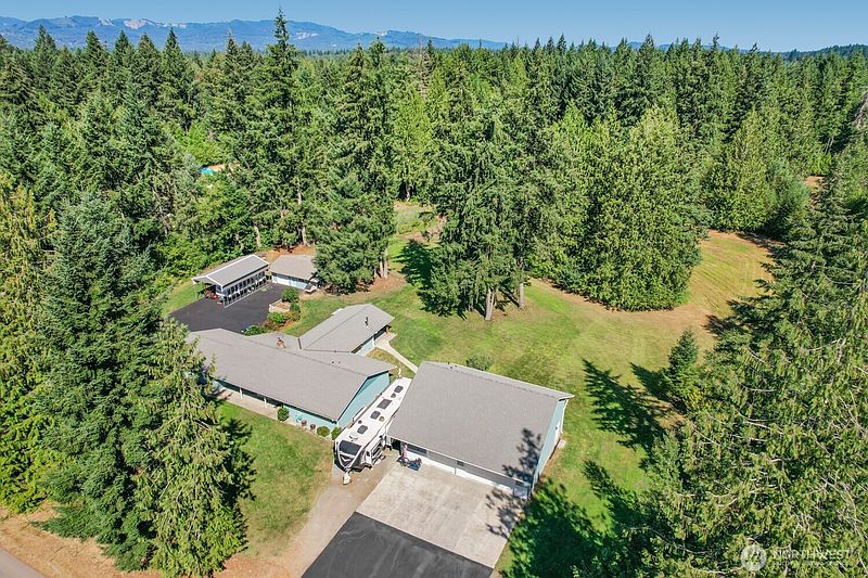 3rd image of 3824 107th Avenue SW
