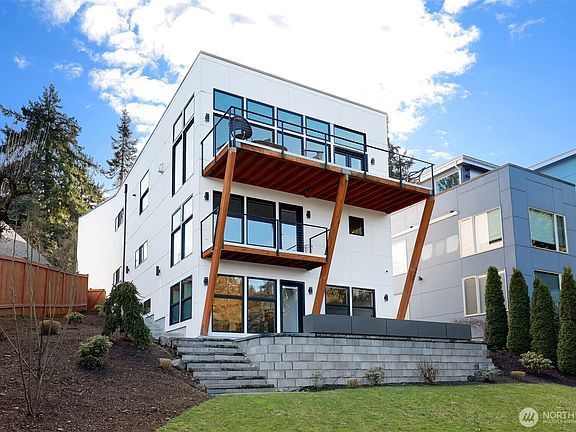 3rd image of 4224 NE 124th Street