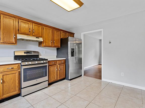 5th image of 6921 Flagstone Dr