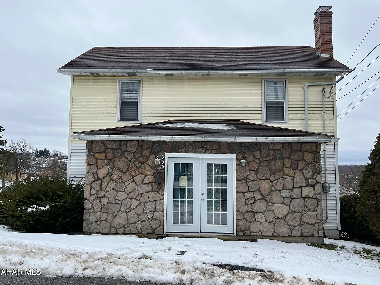 600 Devlin St photo 1