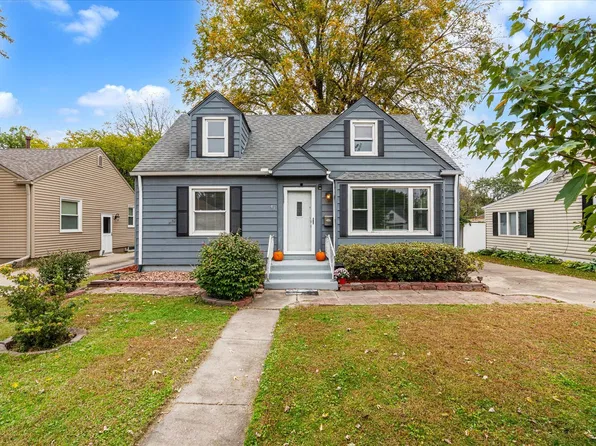 41 Blackhawk Hills Dr, Rock Island, IL 61201