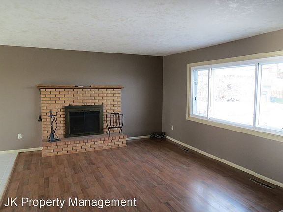 3rd image of 1622 3rd West Hill Dr