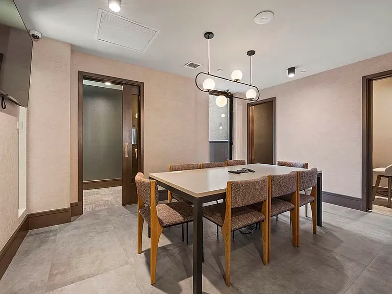 262 9th St #903 — Photo 17