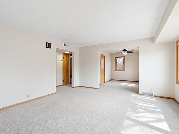 5th image of 805 15th Ave SE