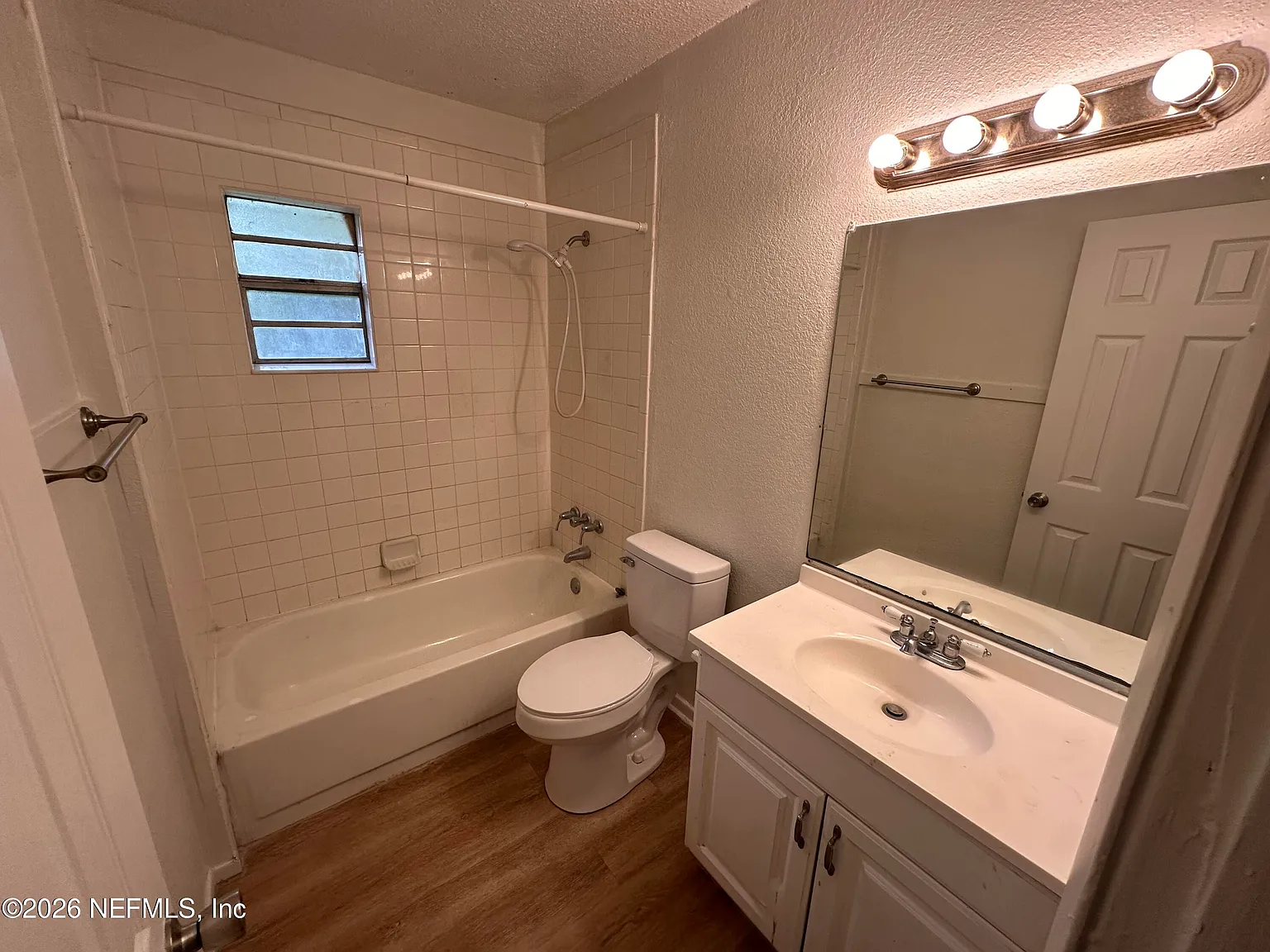 8 bed, 1.0 bath, 3016 sqft, $900 — Photo 4