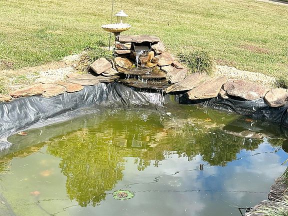 3rd image of 843 Nuway Cir NE