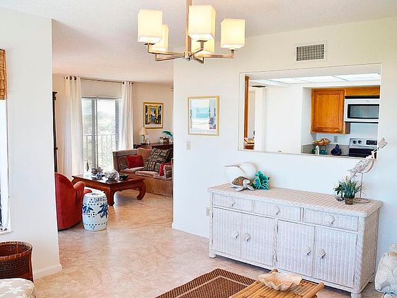 4th image of 1616 Ocean Dr APT 409