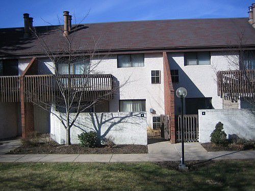 1st image of 805 Stratford Dr APT 4