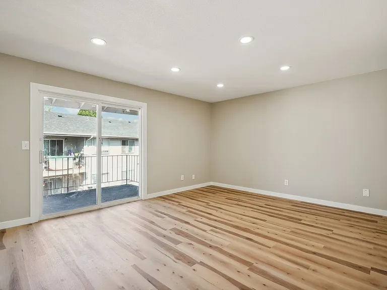 Sandy Terrace Apartments — Photo 44
