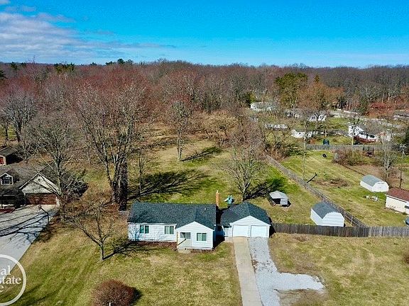 2nd image of 4134 N River Rd