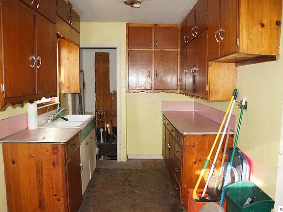 3rd image of 500 Crystal Ave