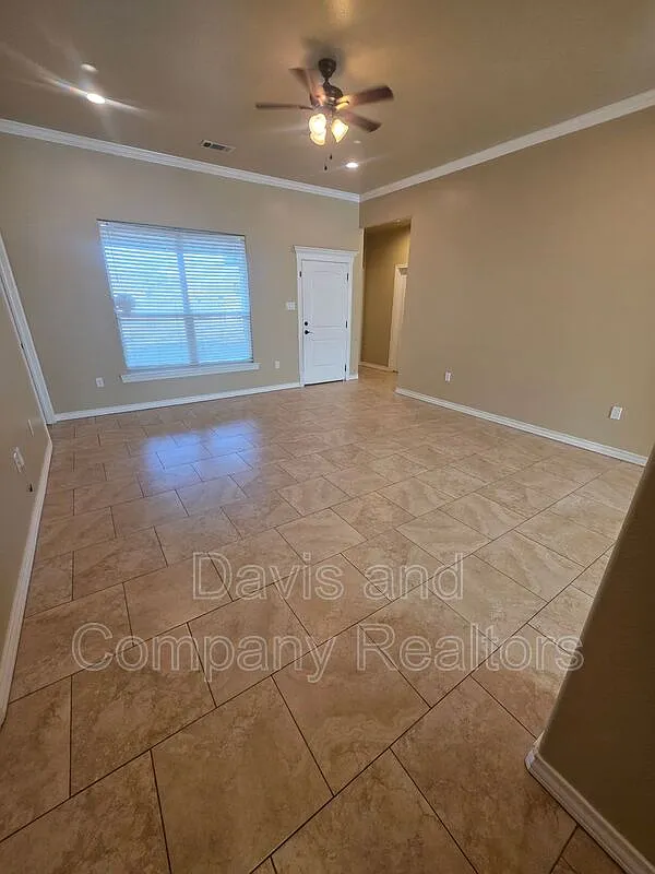 3 bed, 2.0 bath, 1350 sqft, $2,000 — Photo 3