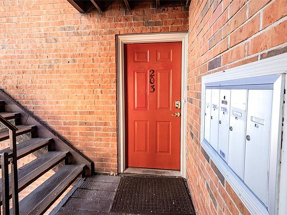 3rd image of 1996 Greenglen Dr APT 203