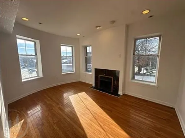 257 Pleasant St APT 2, Worcester, MA 01609