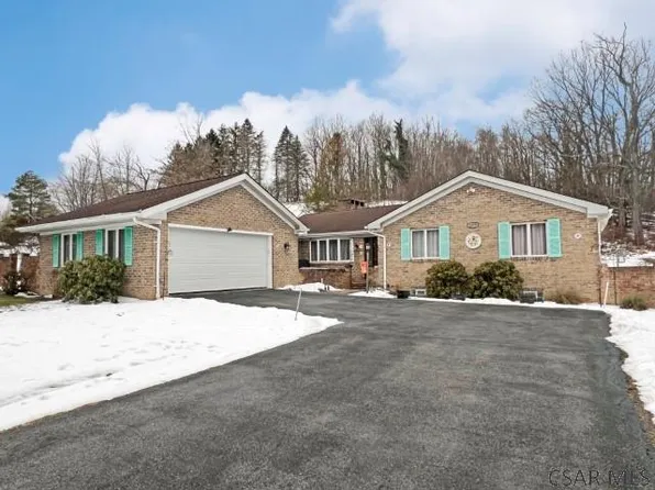 2379 Woodcrest Dr, Johnstown, PA 15905