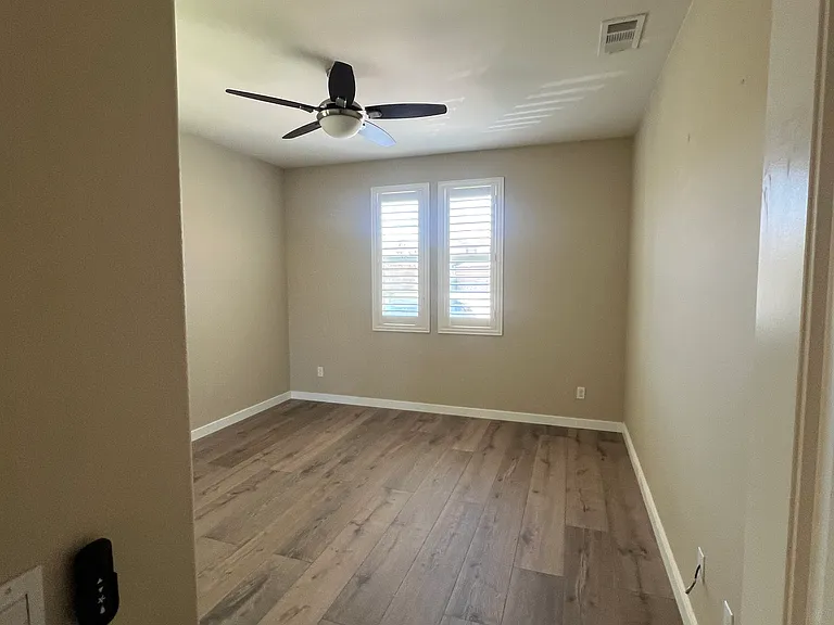 1338 Pyramid Peak St — Photo 12