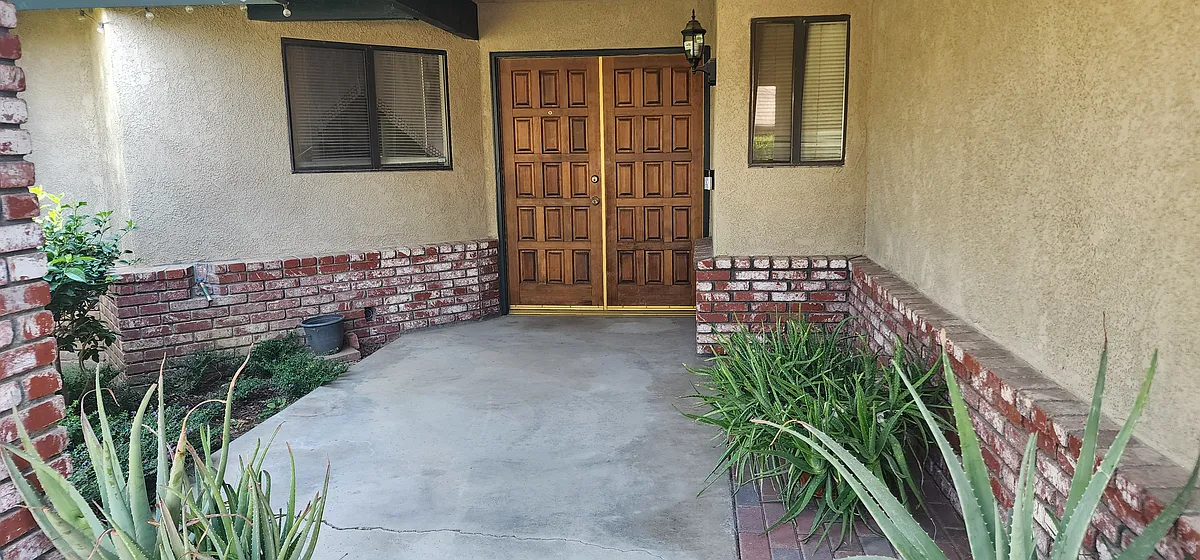 Main Entrance. - Mignonette St