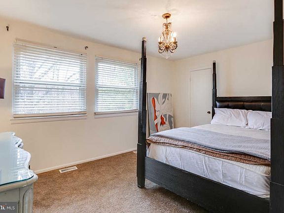 5th image of 15822 Millbrook Ln #112