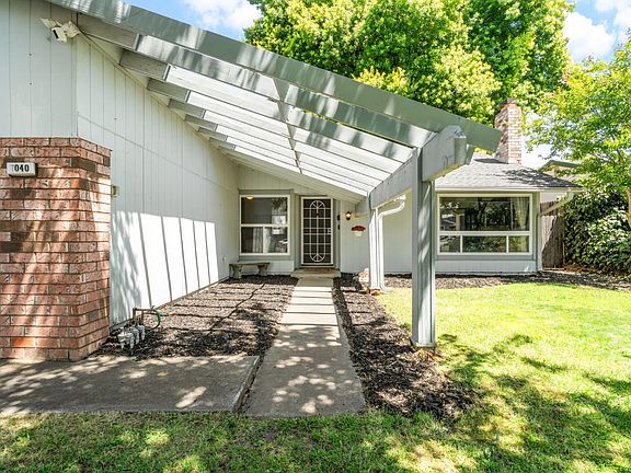 3rd image of 7040 Ellsworth Cir