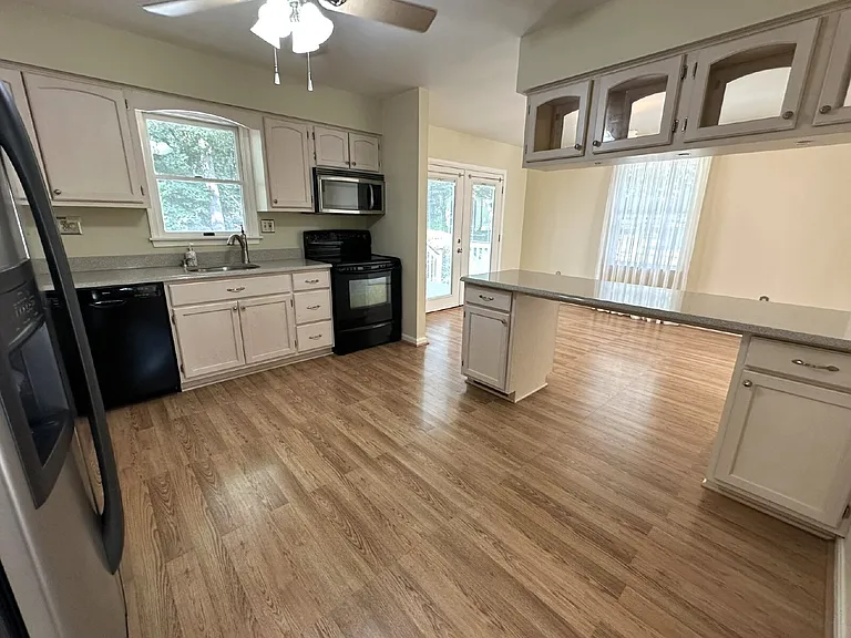 656 Alpine Ln — Photo 7