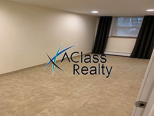 5th image of 3226 33rd St #1